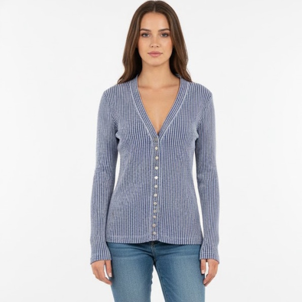 Zenana Outfitters Blue Ribbed Button-Up Blouse
